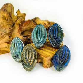 Wholesale Natural Crystal Gemstone Quartz Carvings Labradorite Vulvae Carved Crystal Pendants