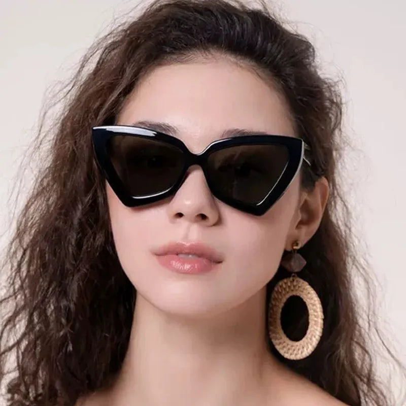 2025 Custom Logo Luxury Designer Oversize Cat Eye Sunglasses for Women Comfortable with UV400 White PC Frame Vintage Arrival