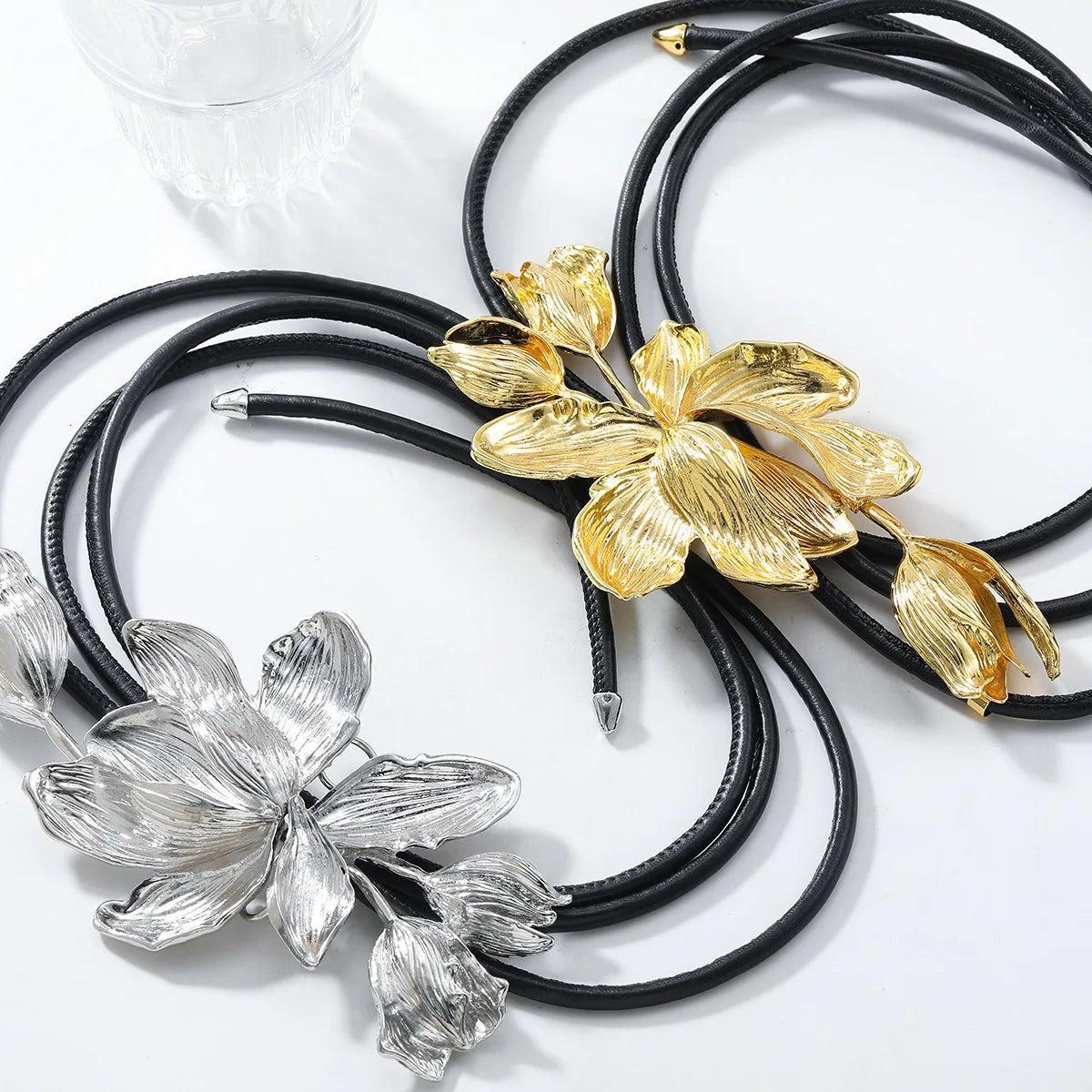 2025 New Arrival Fashion Jewelry Flower Necklace Design Simple Retro Luxury Necklace Big Women Zinc Alloy Big Floral Necklaces
