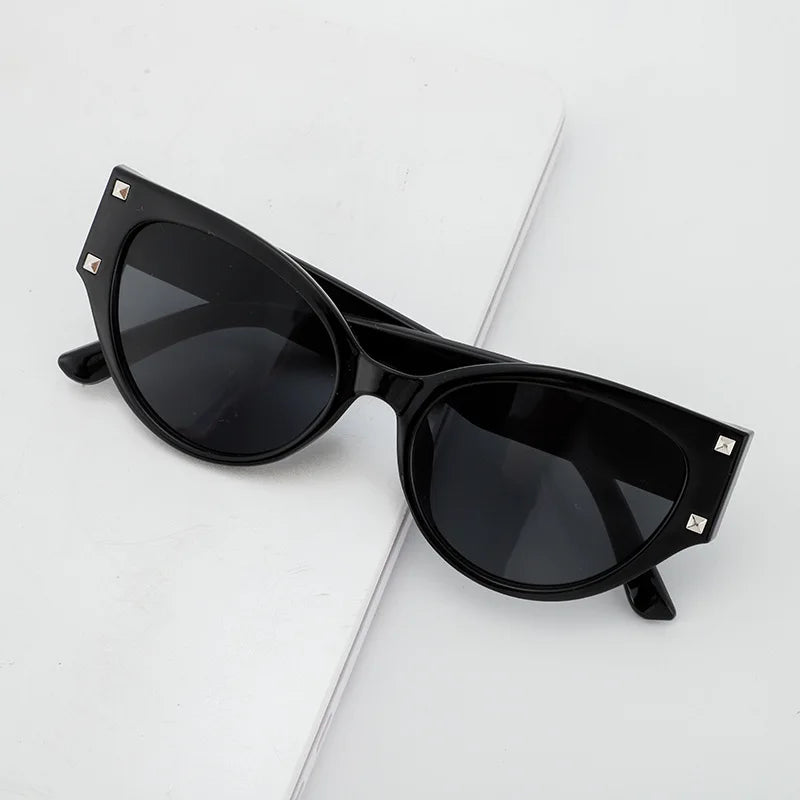 ADE WU STY4465 Trendy Cat Eye Rivet Design Sunglasses Women Outdoor Tortoiseshell Shades Jelly Frame Sunglasses UV400 Wholesales