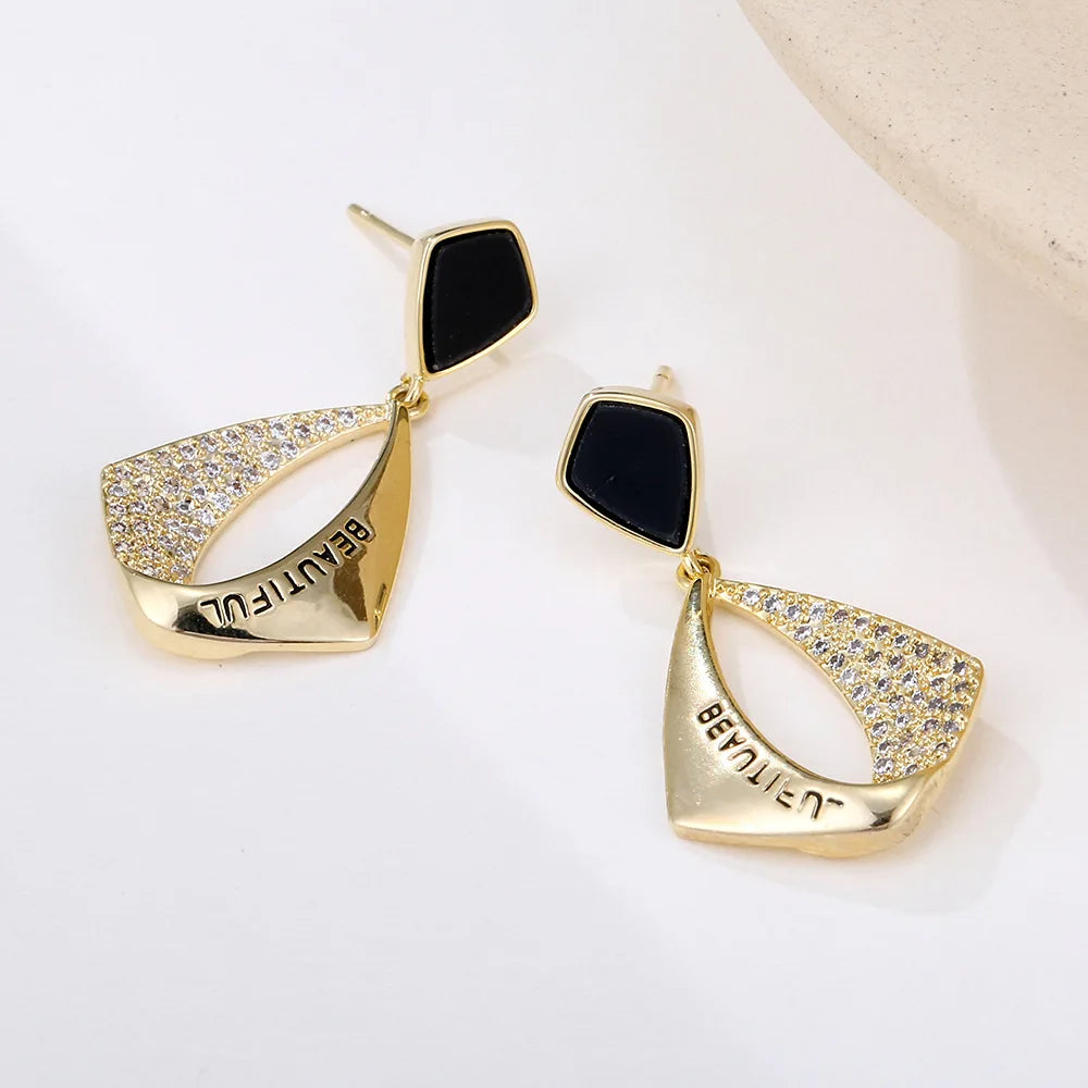 Luxury Designer Earrings for Women Gold-Plated Diamond Stud Hoop Fashion Pendant Jewelry Made of Brass