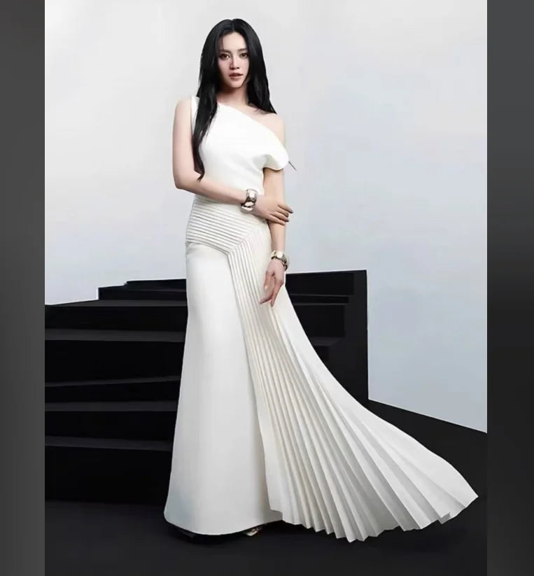 A10724 Migugarment Luxury New Design Prom Dress Ladies Slanted Shoulder Pleated Backless Neckline Sweep Train Maxi Evening Dress
