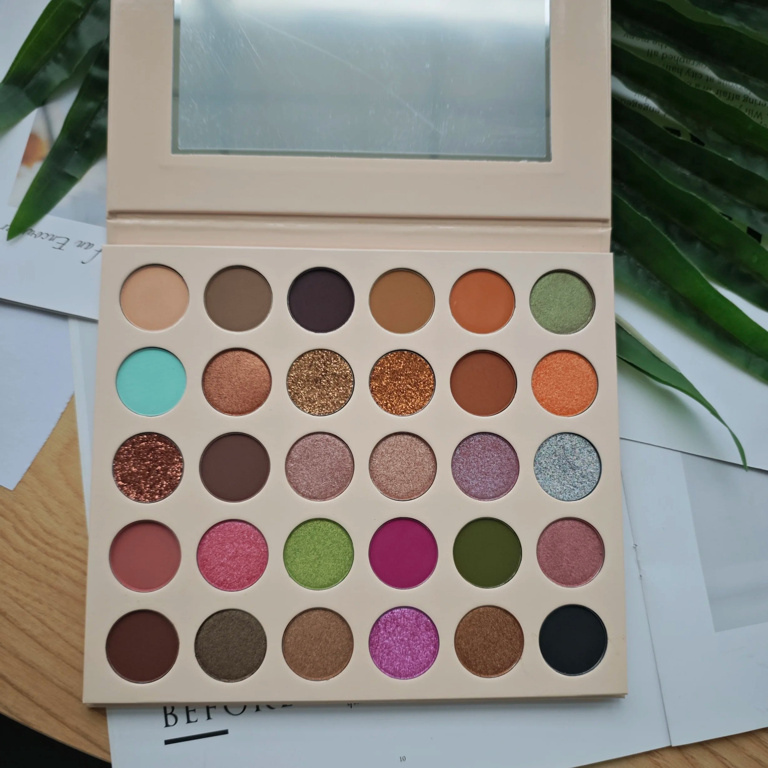 Custom Your Logo 35 Colors Eyeshadow Palette Vegan High Pigmented Eyeshadow Palette P Makeup Neon Color