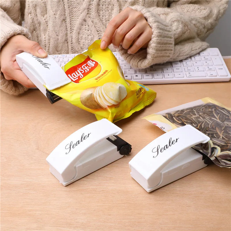 Portable Bag Clips Mini Electronic Sealer Machine Handheld Heat Sealing Vacuum Impulse Plastic Bag Clip Work With Battery