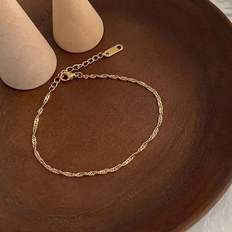 2021 New Minimalist Stainless Steel Water- Wave Chain Bracelets for Women