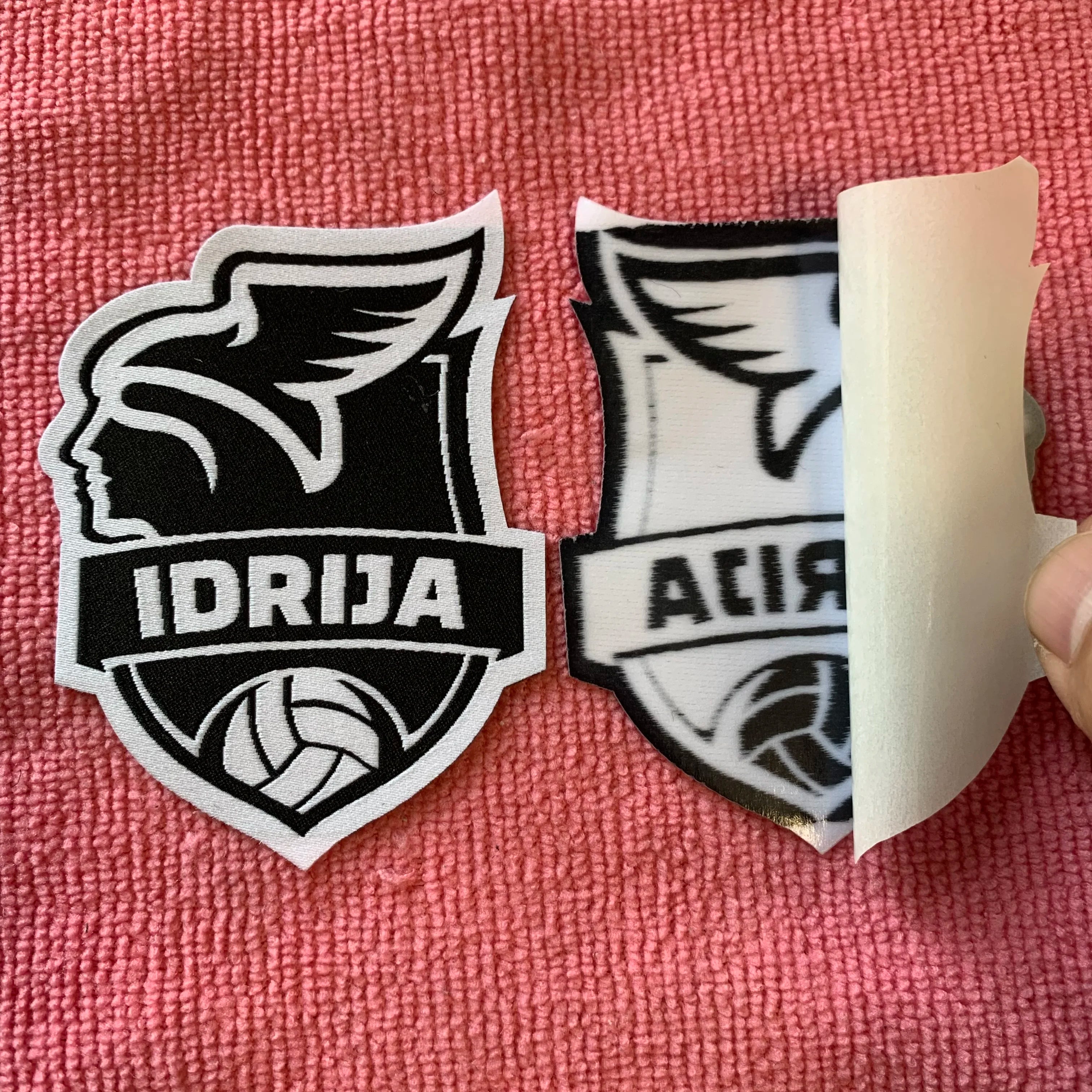 High Definition Self Adhesive Taffeta Woven Label for Street Wearwholesale Fabric Shirt Hat Iron on Label