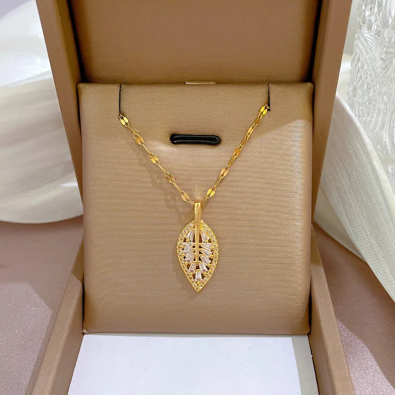 Fashion Micro Pave CZ Leaf Pendant Necklace 18k Gold Plated Stainless Steel Chain Leaf Shape Necklace for Women
