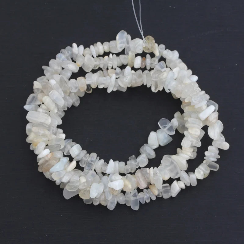 Wholesale Natural Healing Crystal White Moonstone Tumbled Chip Irregular Shaped Loose Gemstone Beads for Jewelry Making