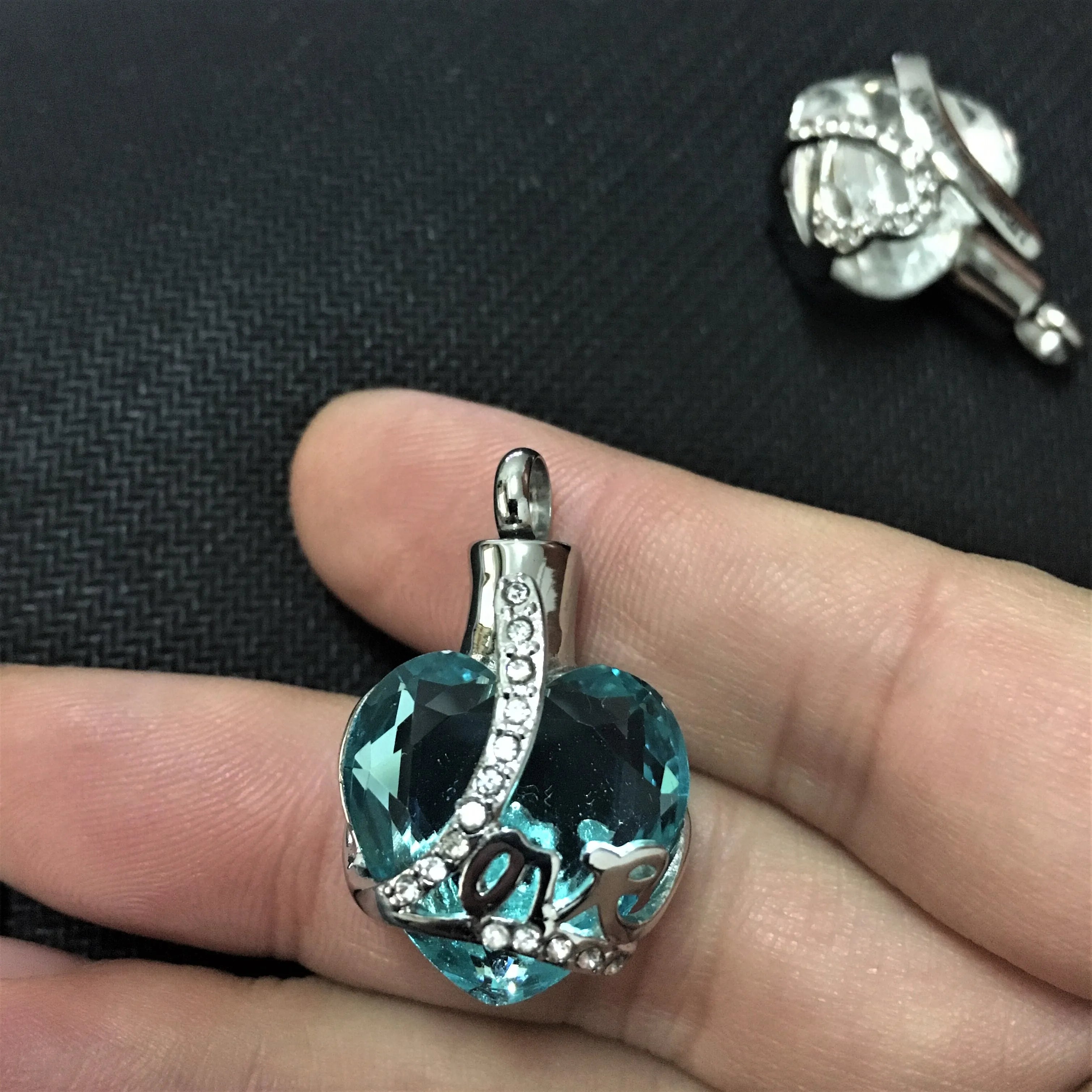 Bigger Ash Room Cremation Jewelry Ash Urn Necklace Pendant Crystal Heart Urn Stainless Steel Birthstone Keepsake Memory Ash Urn