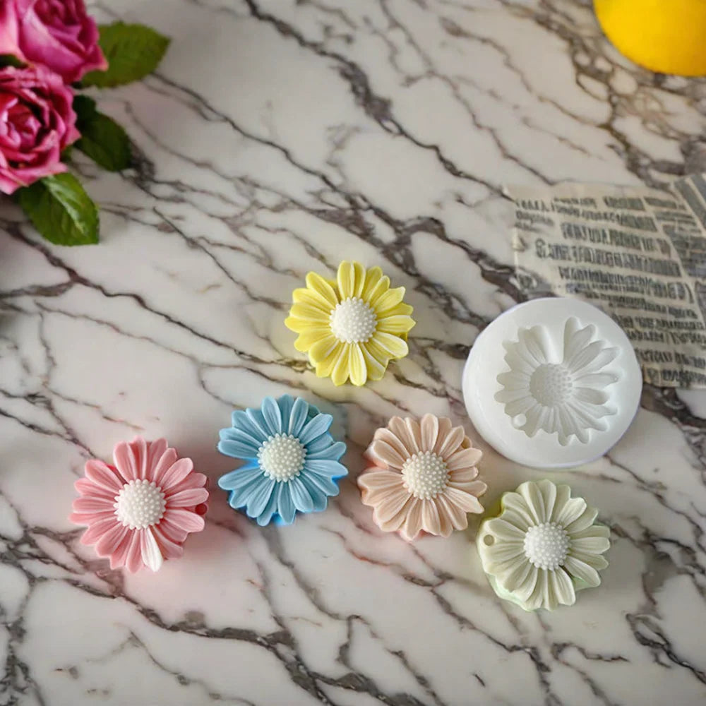 Wholesale High-quality Aromatherapy Candle Flower Plaster Resin Mold DIY Daisy Flower Candle Silicone Mold for Home Decoration MegaBDM