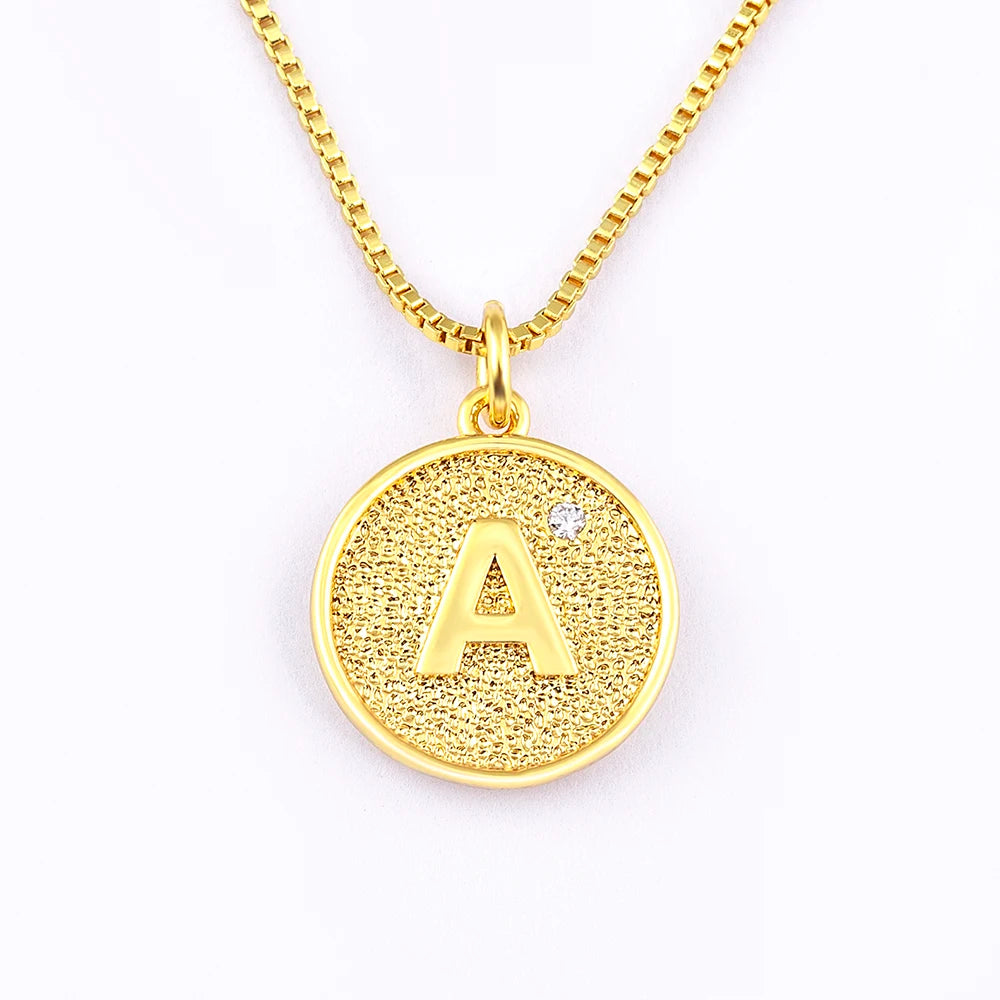 QIKU Fashion Round A-Z 26 Initial Letter Name Pendant Gold Color Necklace Copper Zirconia Crystal Jewelry Wholesale Dropshipping