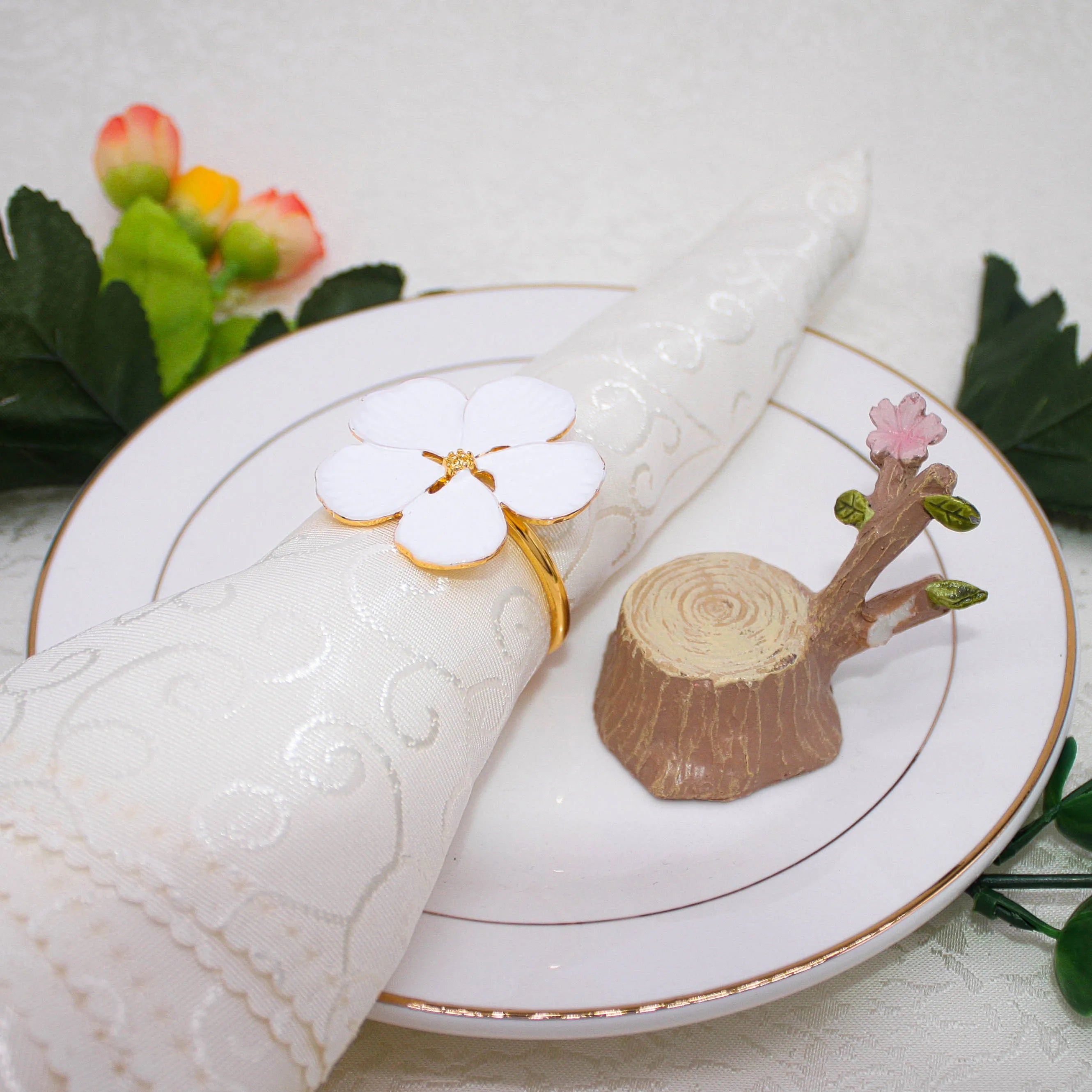 Cute Gold Plated White Flower Napkin Rings Holder for Wedding Decoration