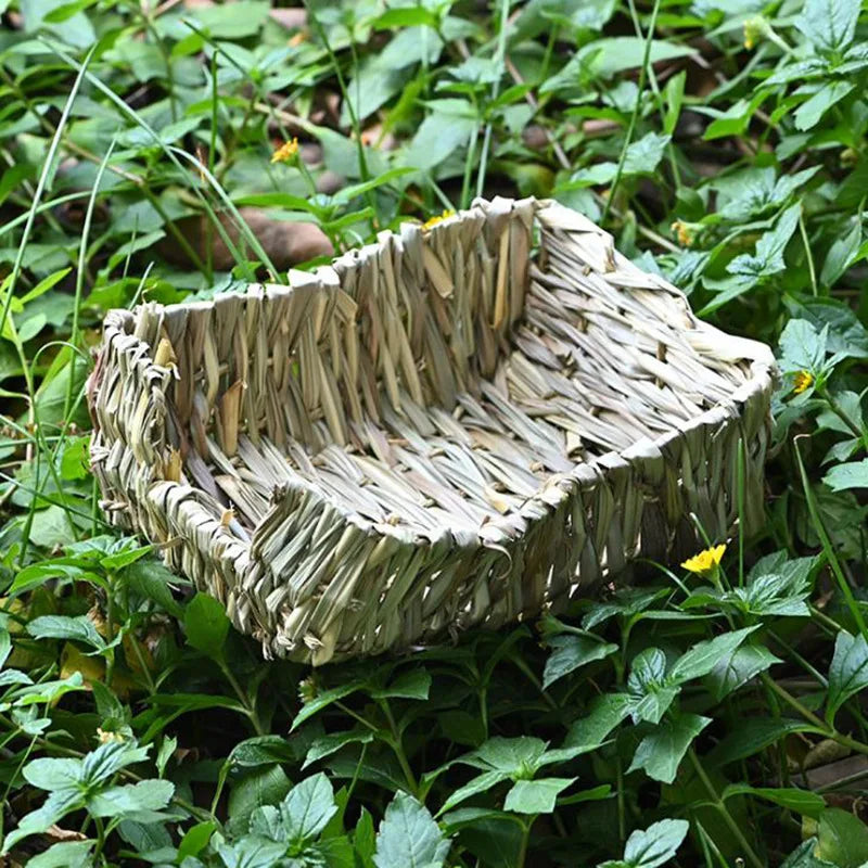Pet Bedding - Grass Rope Sleeping Bed for Guinea Pigs Dutch Pigs Hamsters and Rabbits