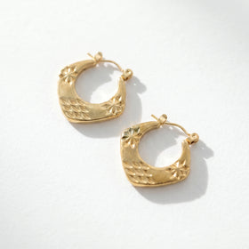 QIAOREN 12539 Vintage Floral Engraved Earrings Stainless Steel Anti Tarnish Gold Hoops for American EU Ladies