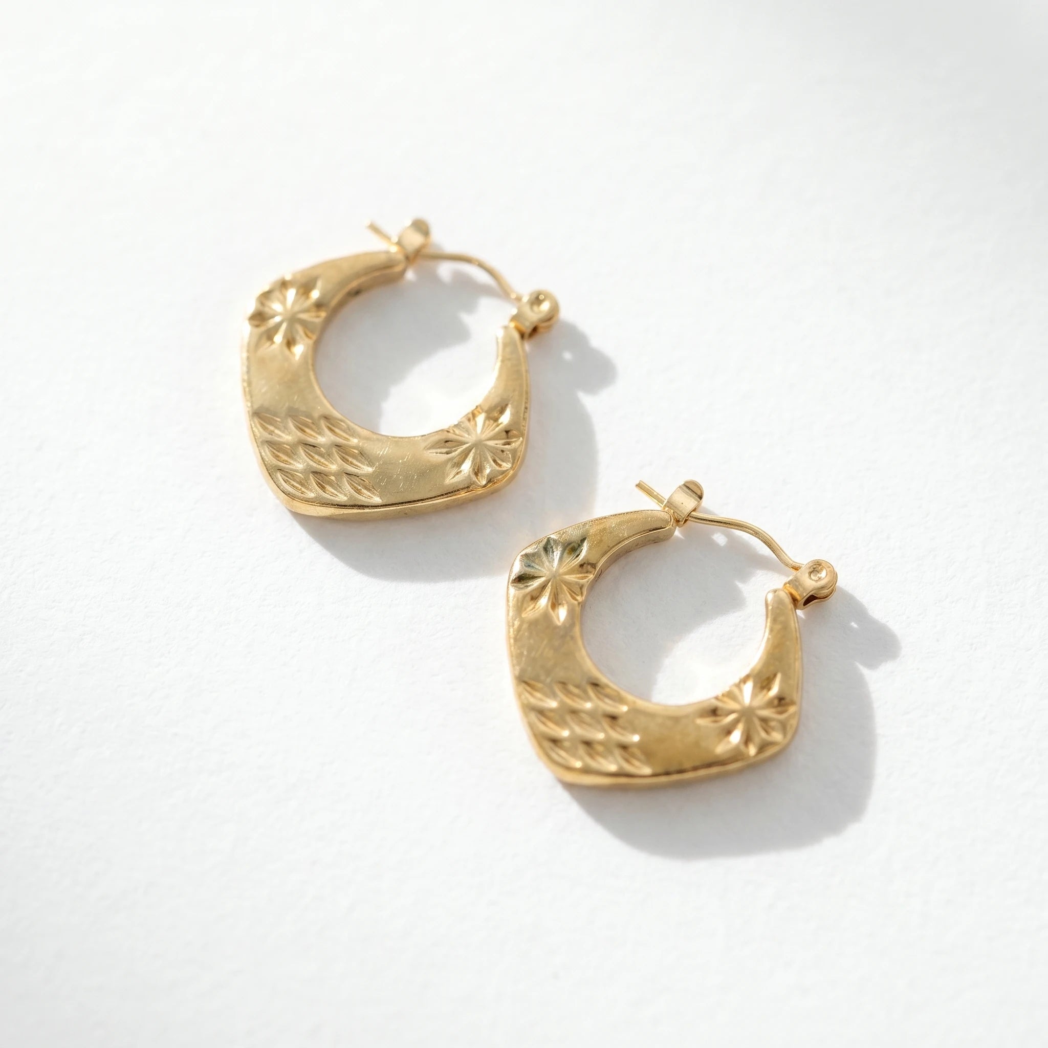 QIAOREN 12539 Vintage Floral Engraved Earrings Stainless Steel Anti Tarnish Gold Hoops for American EU Ladies