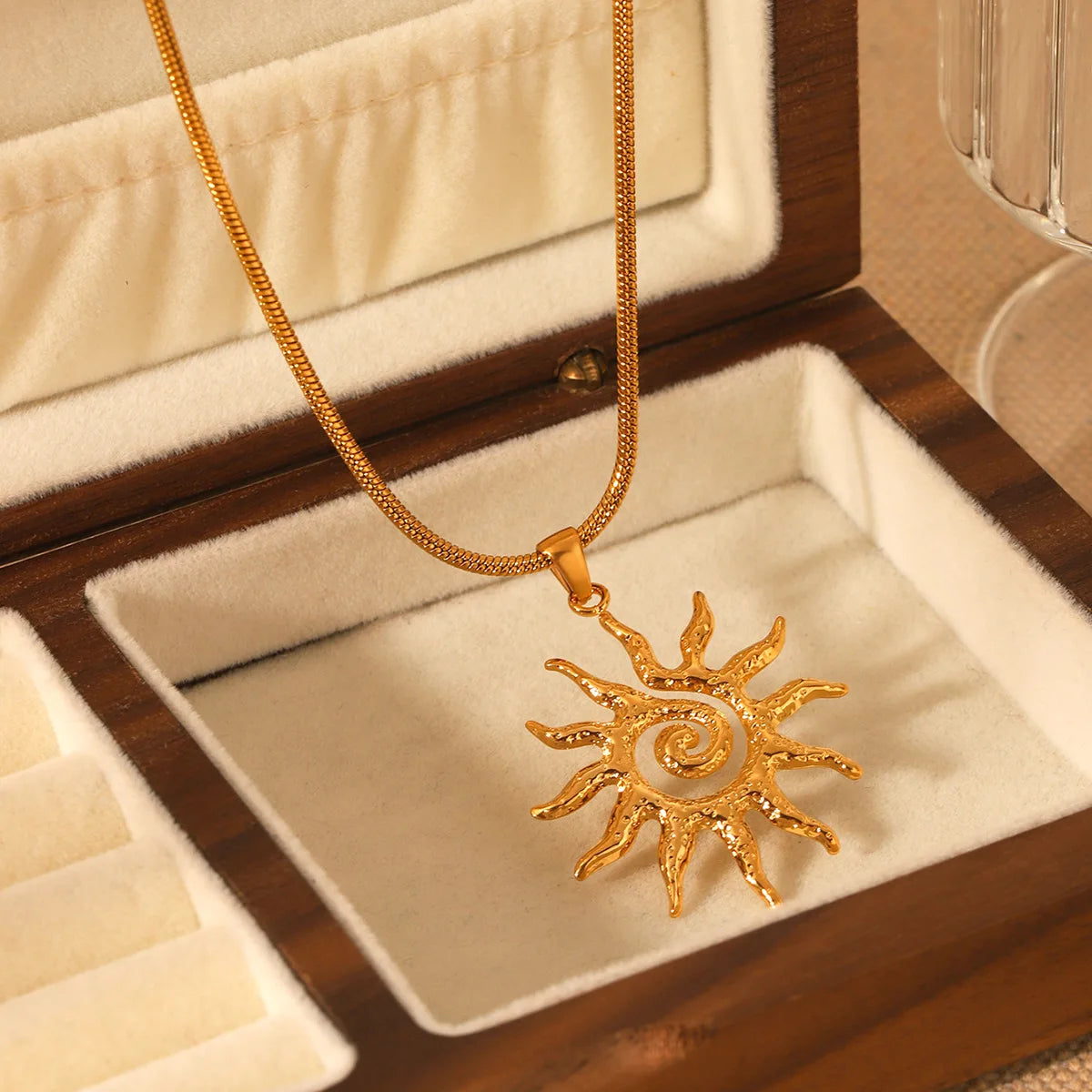 Hyperbole Personalized Jewelry 18K Gold Plated Geometric Swirl Sun Pendant Stainless Steel Necklace