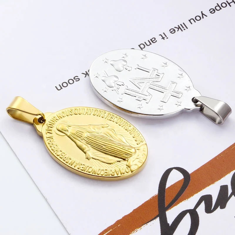 Wholesale Trendy PVD 18K Gold Plated Oval Shaped Chain Pendant Necklace for Women and Men for Decoration