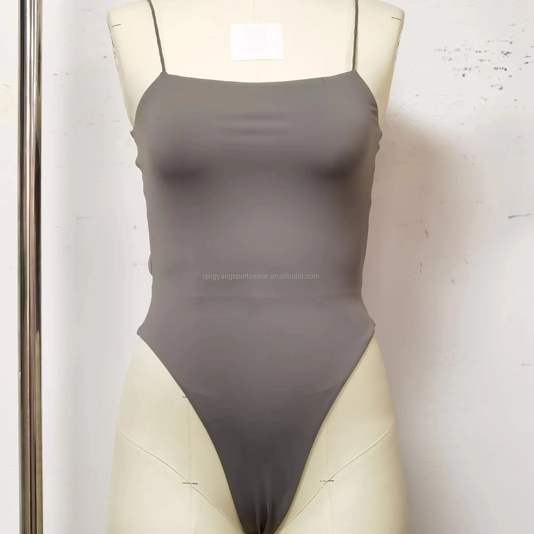 2025 Solid Color One Piece Halter Swimsuit High Cut Beachwear Bikini with Sexy Hollow Swimwear