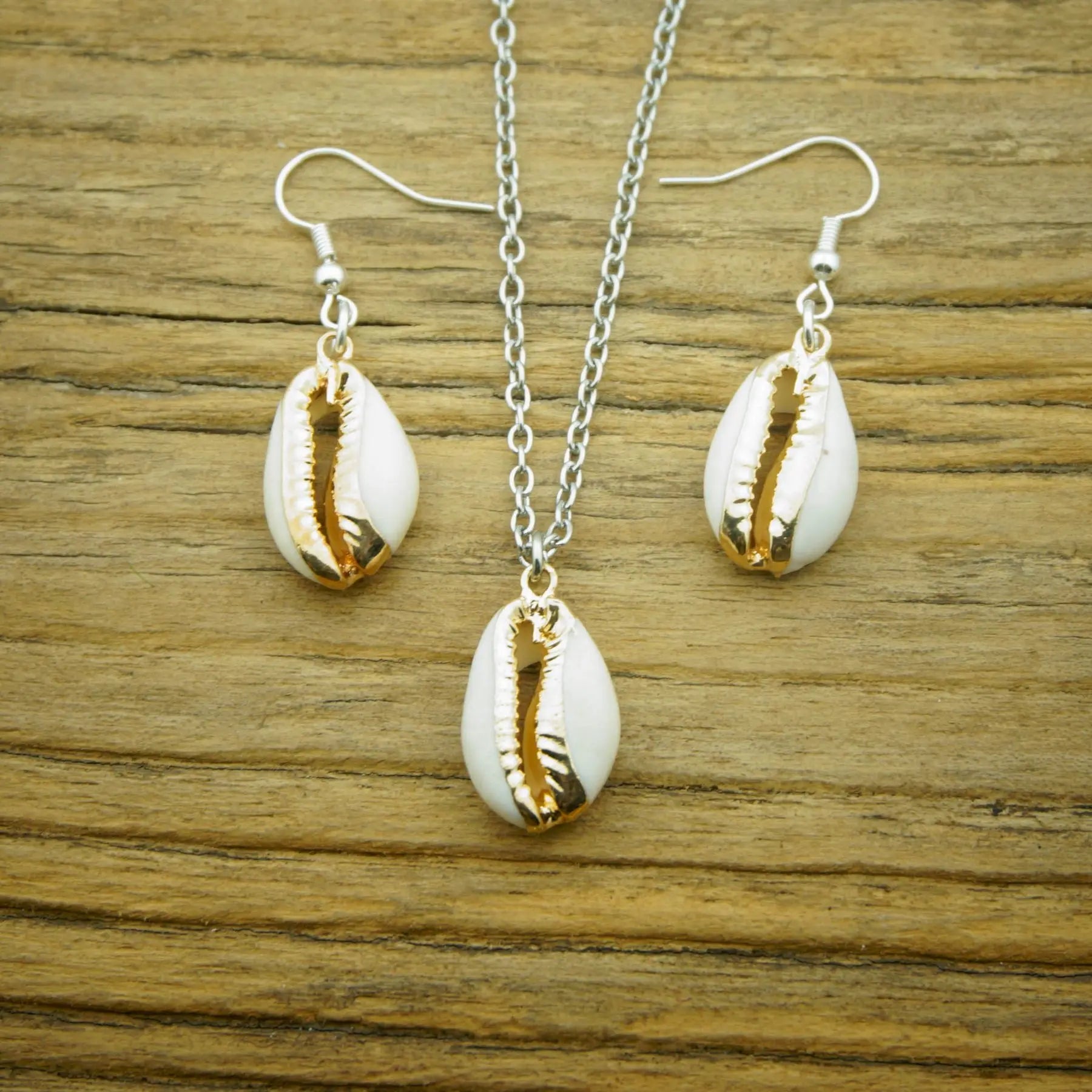 Bohemian Style Fashionable Gold-plated Natural Shell Set Earrings Necklace Women Vacation Jewelry Accessories