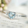 Huitan S925 Elegant Heart Design Light Blue Crystal Cubic Zirconia Thin Rings Bridal Wedding Sterling Silver Zircon Rings Women