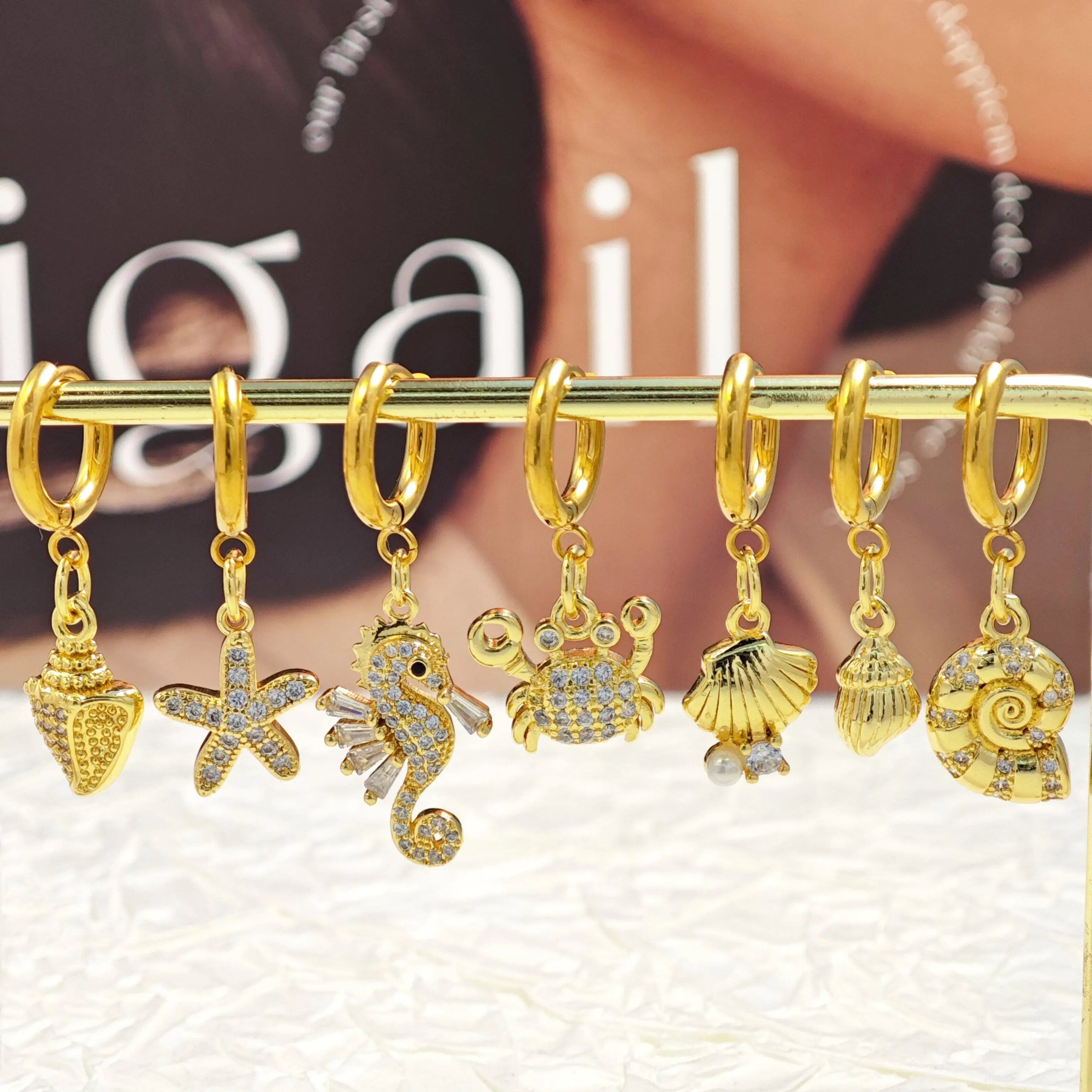 Ilona Women's Cute Design Huggie Earrings Stainless Steel Gold Plated Fashion Jewelry Wholesale Accessory