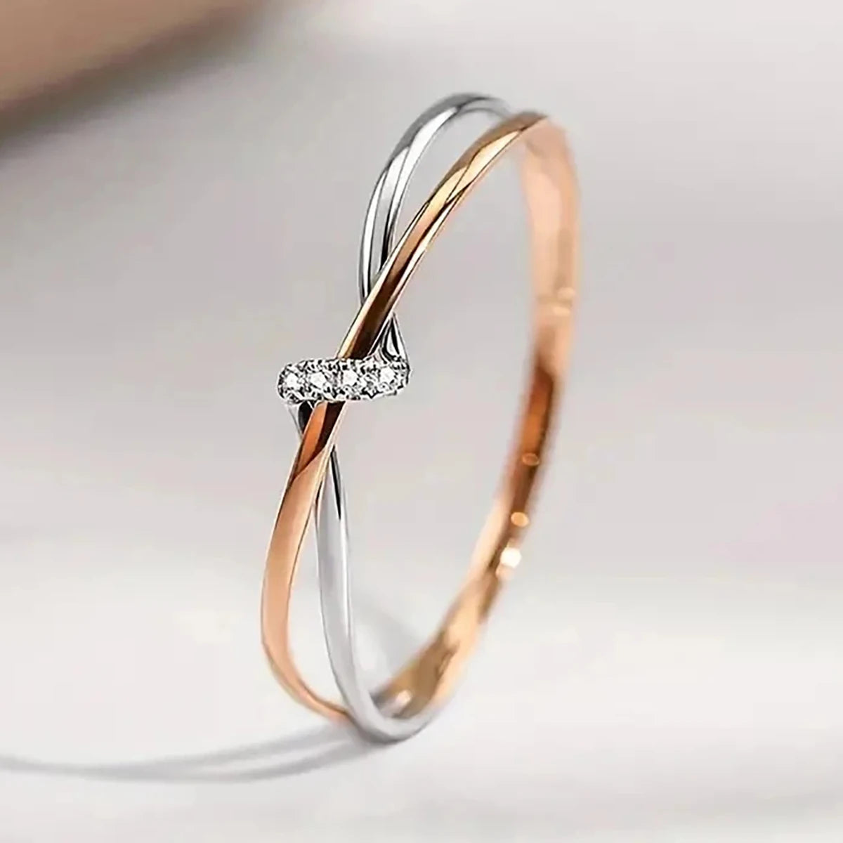 Huitan S925 Round Cubic Zirconia Two Tone Plated Twist Thin Ring Bridal Engagement Wedding Sterling Silver Rings Women Jewelry