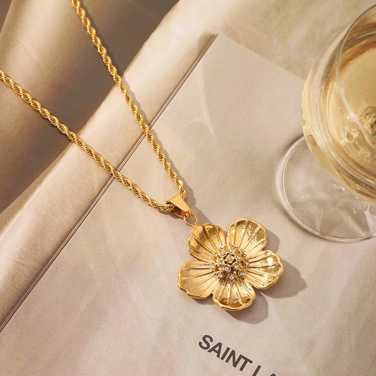 Minimalist 18K Gold Plated Flower Pendant Necklace for Women Trendy Stainless Steel Jewelry with Rope Chain Fashionable Gifts