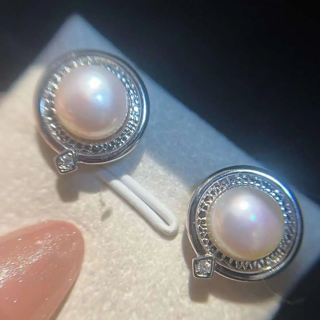 7-8MM Inlaid Bow Freshwater Pearl Stud Earrings Trendy Party Crystal Jewelry for Women for Engagement or Wedding 1pair