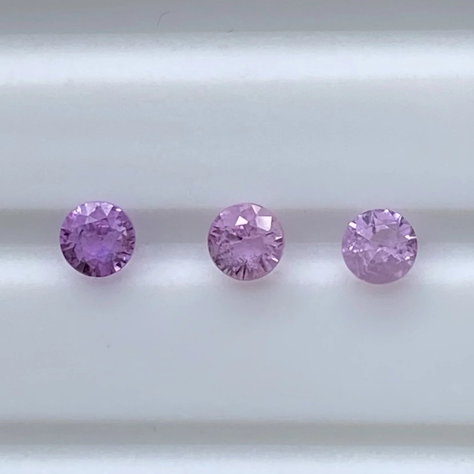 Round 0.8mm~2.0mm Good Quality Machine / Diamond Cut  Buy Natural Precious  Faceted Gemstone Natural Pink Sapphire
