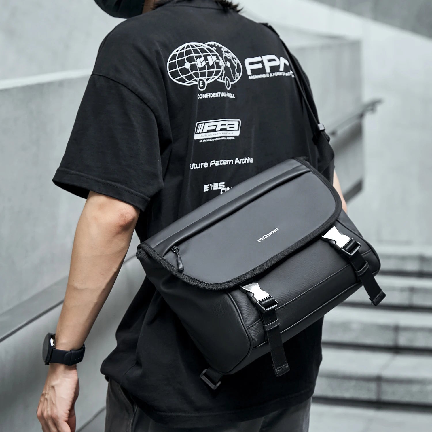 MOYYI Waterproof PVC Cycling Bags Easy to Carry Crossbody Bags for Men Messenger Bags