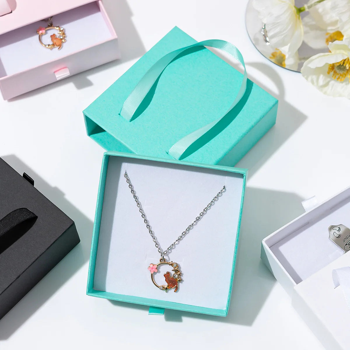 A1 Custom Logo Jewelry Case Cardboard Necklace Bracelet Box Luxury Paper Jewelry Gift Box Ribbon Handheld Jewelry Packing
