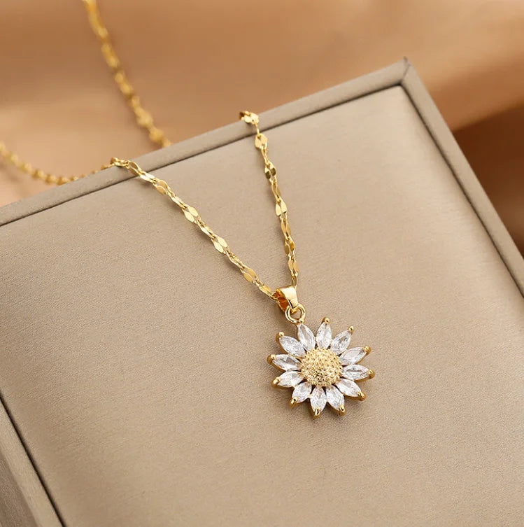 2021 New Arrival Hot Retro Designer Stainless Steel Gold Plated Sunflower Zircon Diamond Pendant Clavicle Necklace for Women