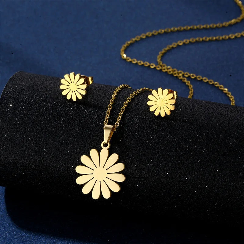 Women's Trendy Stainless Steel Pendant Collarbone Chain Gold Daisy Flower Necklace New Fashionable Wholesale Product Accessories