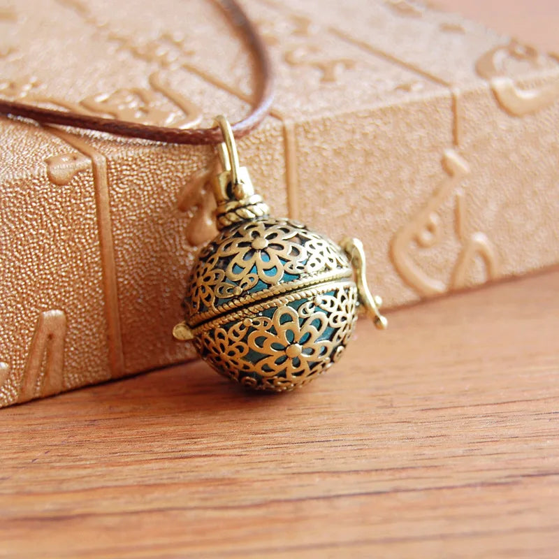 Retro Hollow Out Can Open Ball Pendant Aromatherapy Mini Essential Oil Fragrance Diffuser Necklace Gold Plated Trendy Link Chain