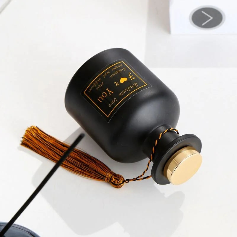 Wholesale Luxury Empty Round Black Matte Aroma Glass Reed Diffuser Bottle 130ml 200ml 250ml