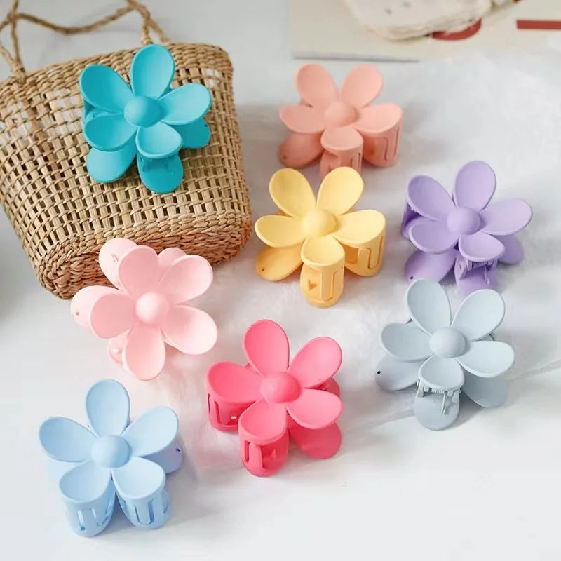Trendy 7CM Daisy Hair Clip Candy Color Fashionable Hair Accessories Medium Plastic Sweet Style Hair Claw