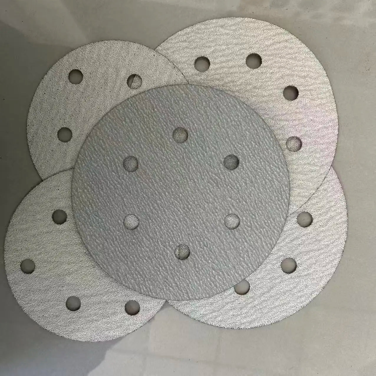 OEM 5 Inch 125mm White Sanding Disc High Hardness Round Aluminium Oxide Coated Sand Paper for Polishing Wood