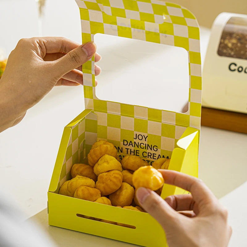 Custom Cake Shop Hot Sale Portable Packed Snacks Dessert Packaging Kraft Paper Box with Window for Cake Takeaway Packaging