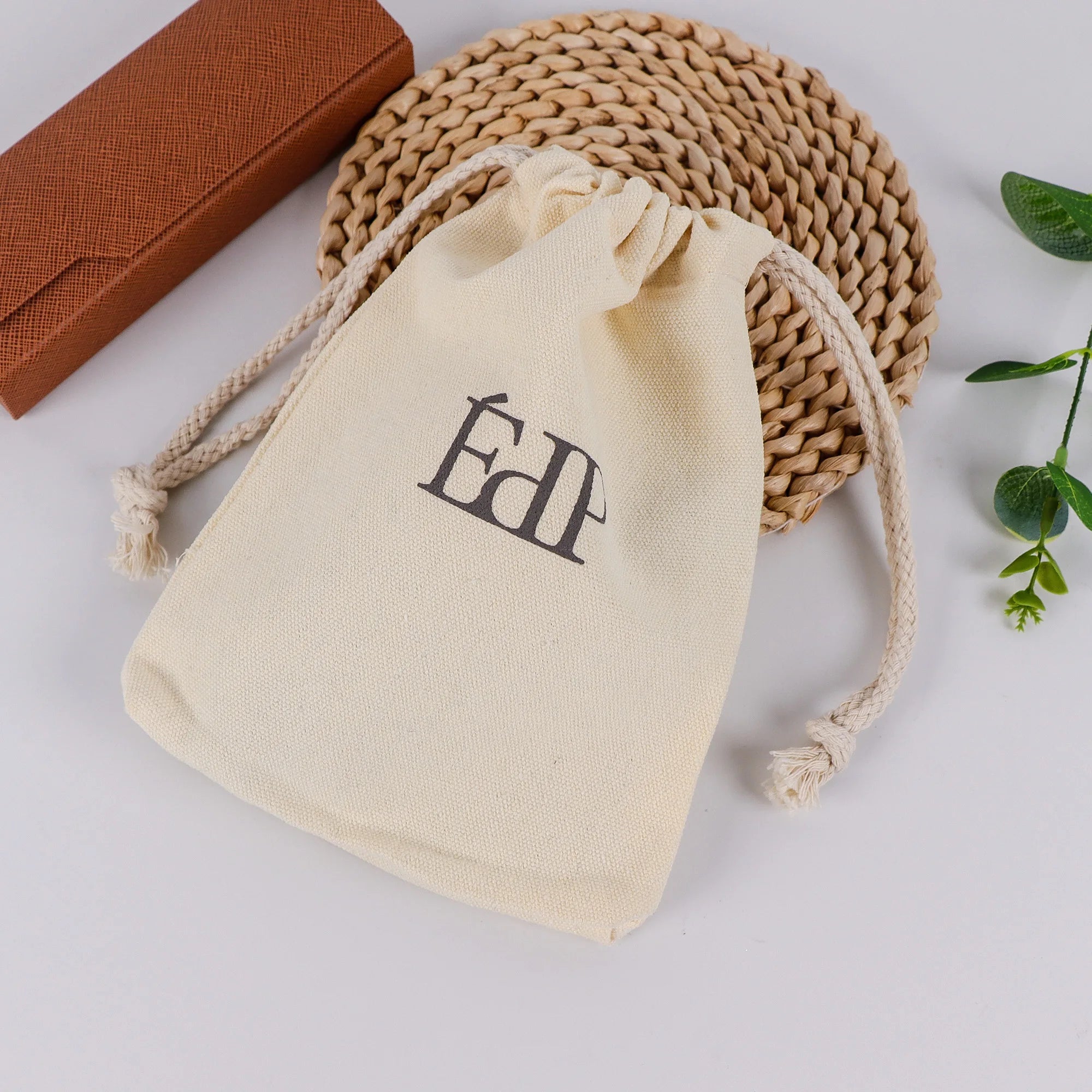 UP RUNNING Wholesale Organic Canvas Cotton Dust Bag Recyclable Muslin Drawstring Bags with Custom Printed Logo