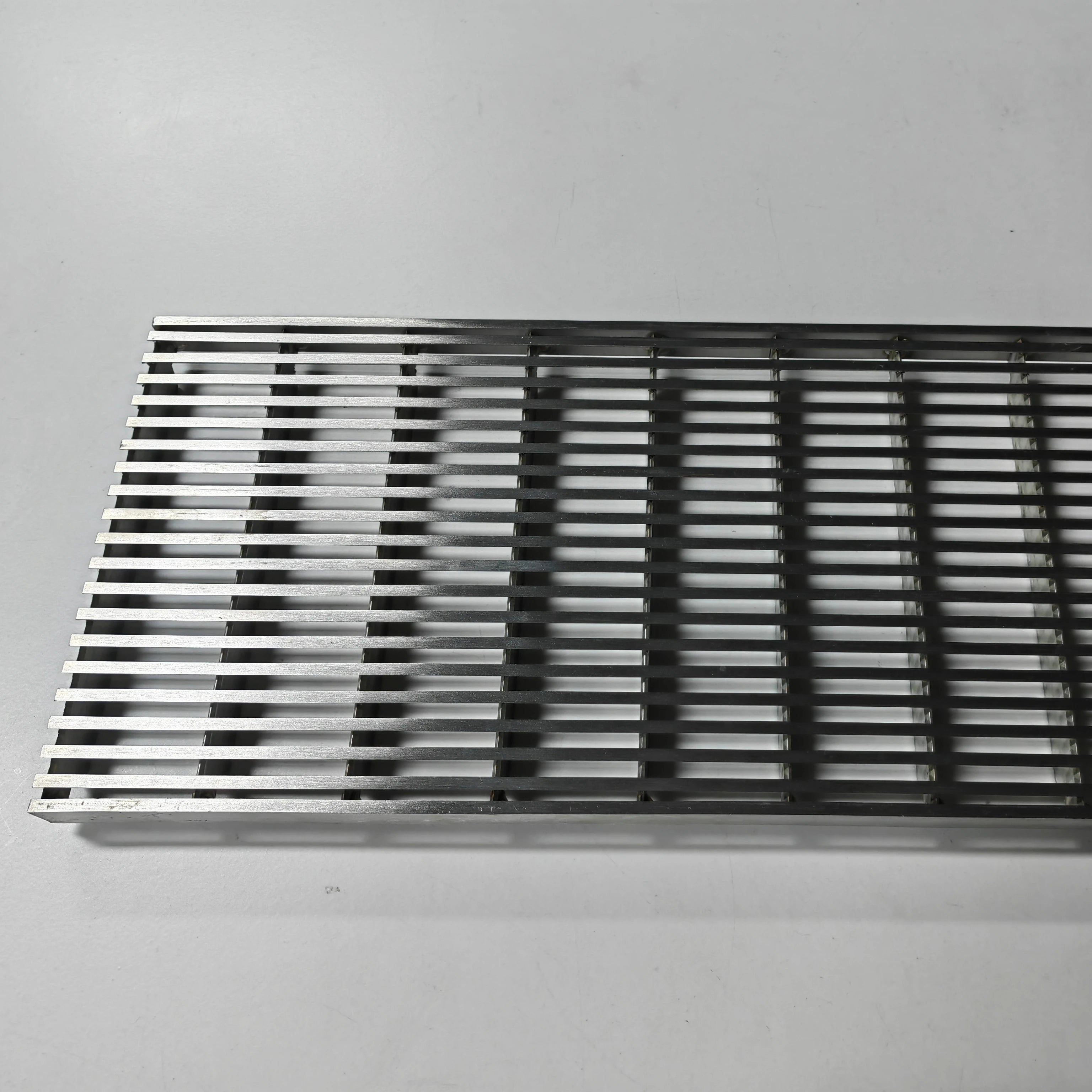 Wholesale Stainless Steel 222*499*20mm Satin Polished Modern Drainage Grate for Walkway Warehouse Outdoor Use Anti-Corrosion