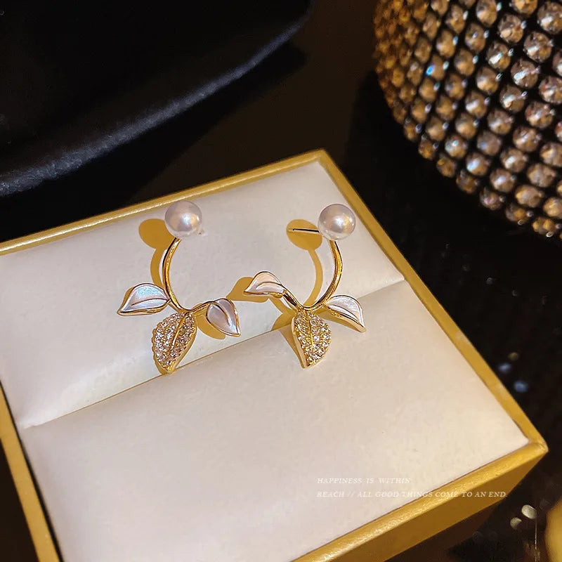S925 Silver Needle Retro Temperament Personality Leaf Pearl Earrings Rhinestone Crystal Stud Earring for Women