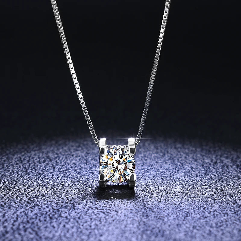 Fine Jewelry Necklaces 925 Sterling Silver Moissanite Necklace Female Wild Ins Collarbone Pendant Solitaire Diamond Wedding