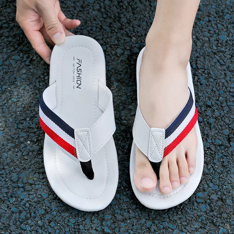 New Fashion Flip Flops Men Trend British Style Durable Rubber Out Sole Wear Black and White Sandals