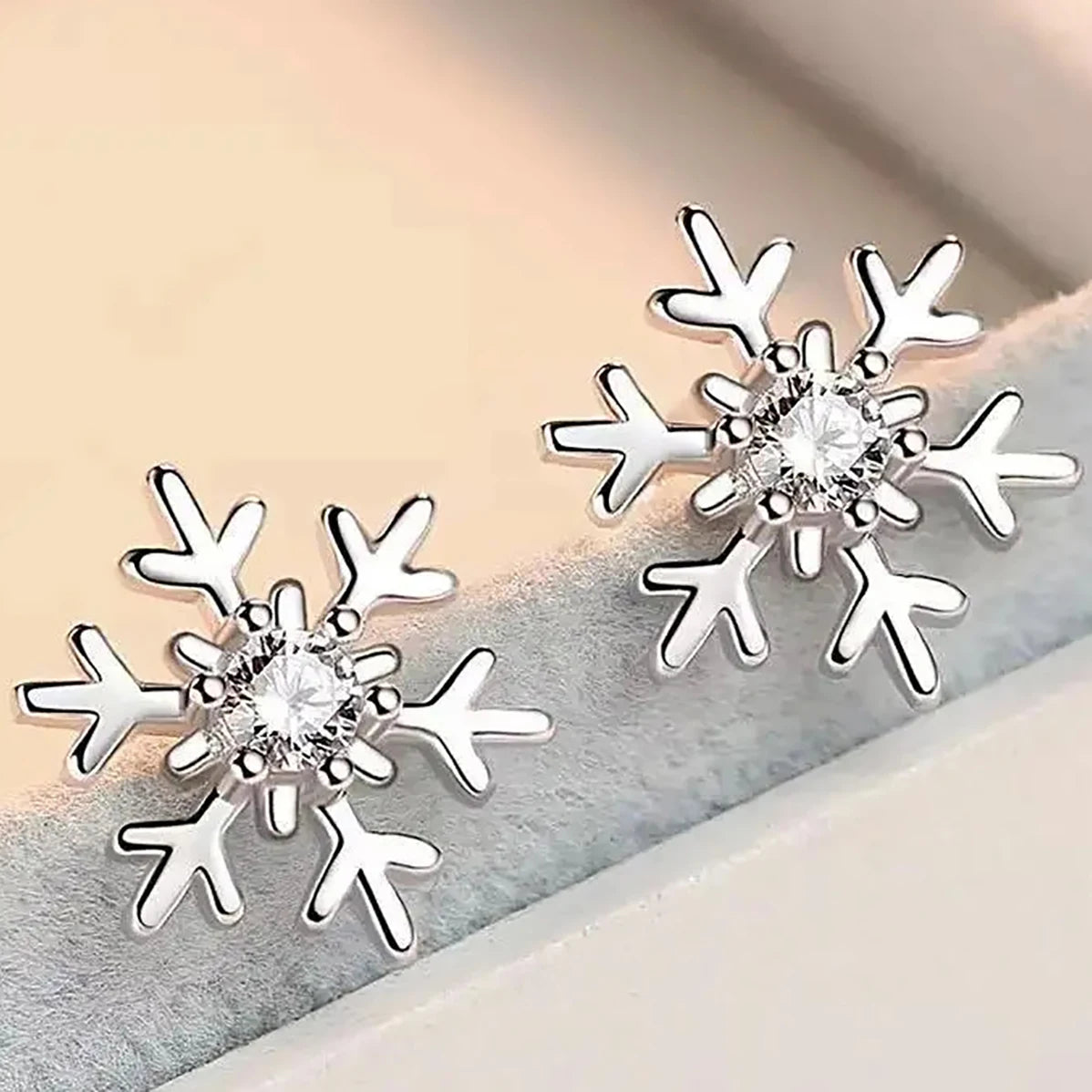 Huitan Fresh Style Snowflake Design Zircon Earrings for Christmas Gift Jewelry Women Trendy Party Silver Plated CZ Stud Earrings
