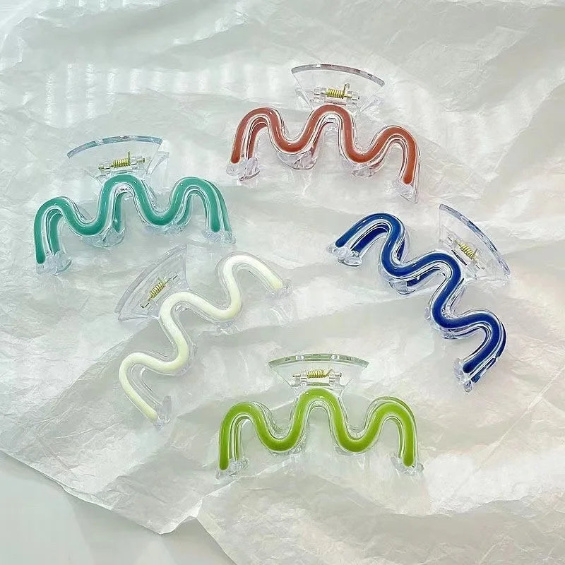 Wholesale High Quality 9cm New Arrival Bright M Wavy Hairclip Transparent Two Color Western Claws Clips Wave Hair Claw