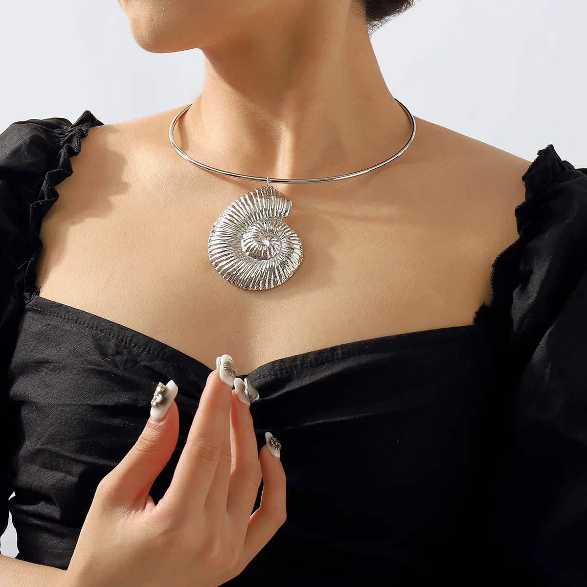 European and American Fashion Exaggerated Conch Pendant Collar ZA Retro Ocean Style Three-dimensional Pattern Geometric Necklace