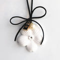 Wholesale Stocked Hanging Car Wardrobe Air Freshener Scented Ceramic Porcelain Flower Aroma Plaster Essential Oil Diffuser