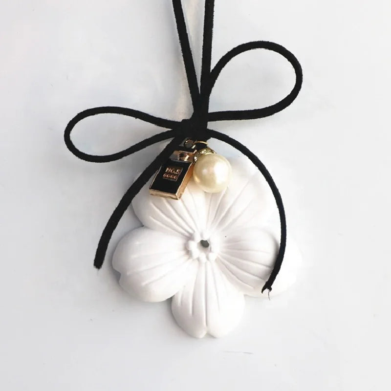 Wholesale Stocked Hanging Car Wardrobe Air Freshener Scented Ceramic Porcelain Flower Aroma Plaster Essential Oil Diffuser
