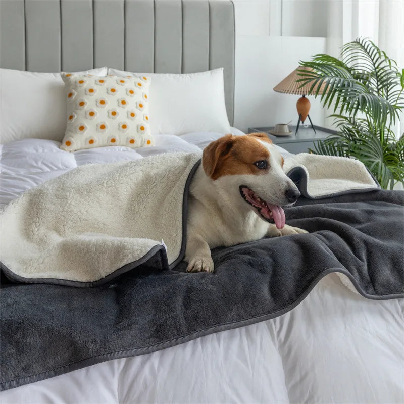 Waterproof Custom logo Wholesale Luxury Fluffy Double Layer Warm Soft Cozy Sherpa Fleece Pet Dog Blankets Throws for Winter Sofa