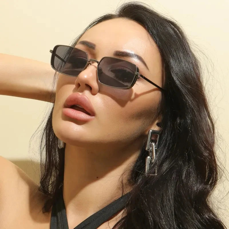 Qmoon High Quality Unisex Women Men Black Sunglasses Gold Thick Metal Frame Retro Vintage Punk Small Hot Sunglasses 2021